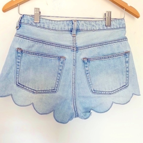 H & M Scallop Denim Shorts - Picture 3 of 7